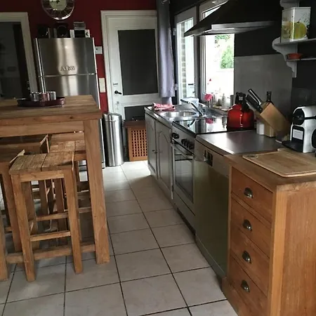 Villa Maison Et Son Jardin Situés Dans Le Condroz