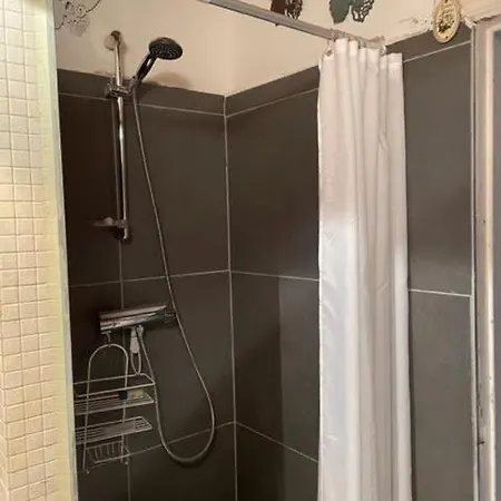 Maison Et Son Jardin Situes Dans Le Condroz *