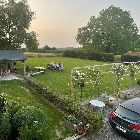 Maison Et Son Jardin Situes Dans Le Condroz