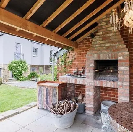 Maison Et Son Jardin Situes Dans Le Condroz